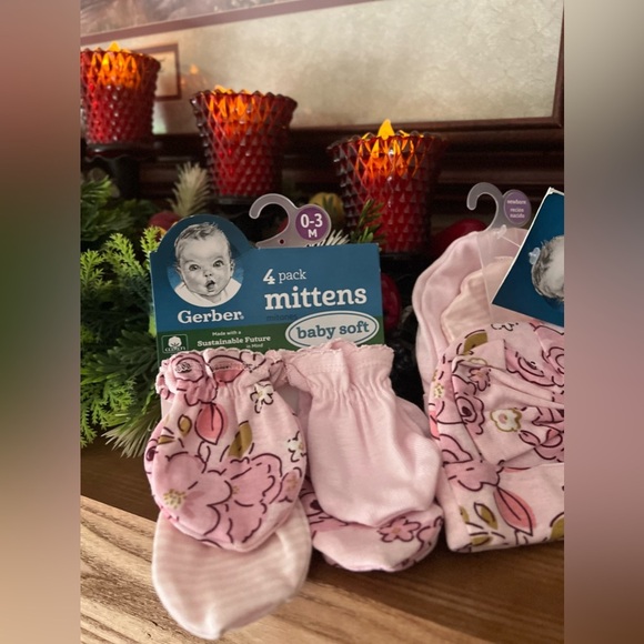 7- pc Gerber Baby 4 pc Mittens & 3
pack Caps Set NWT - Picture 2 of 4
